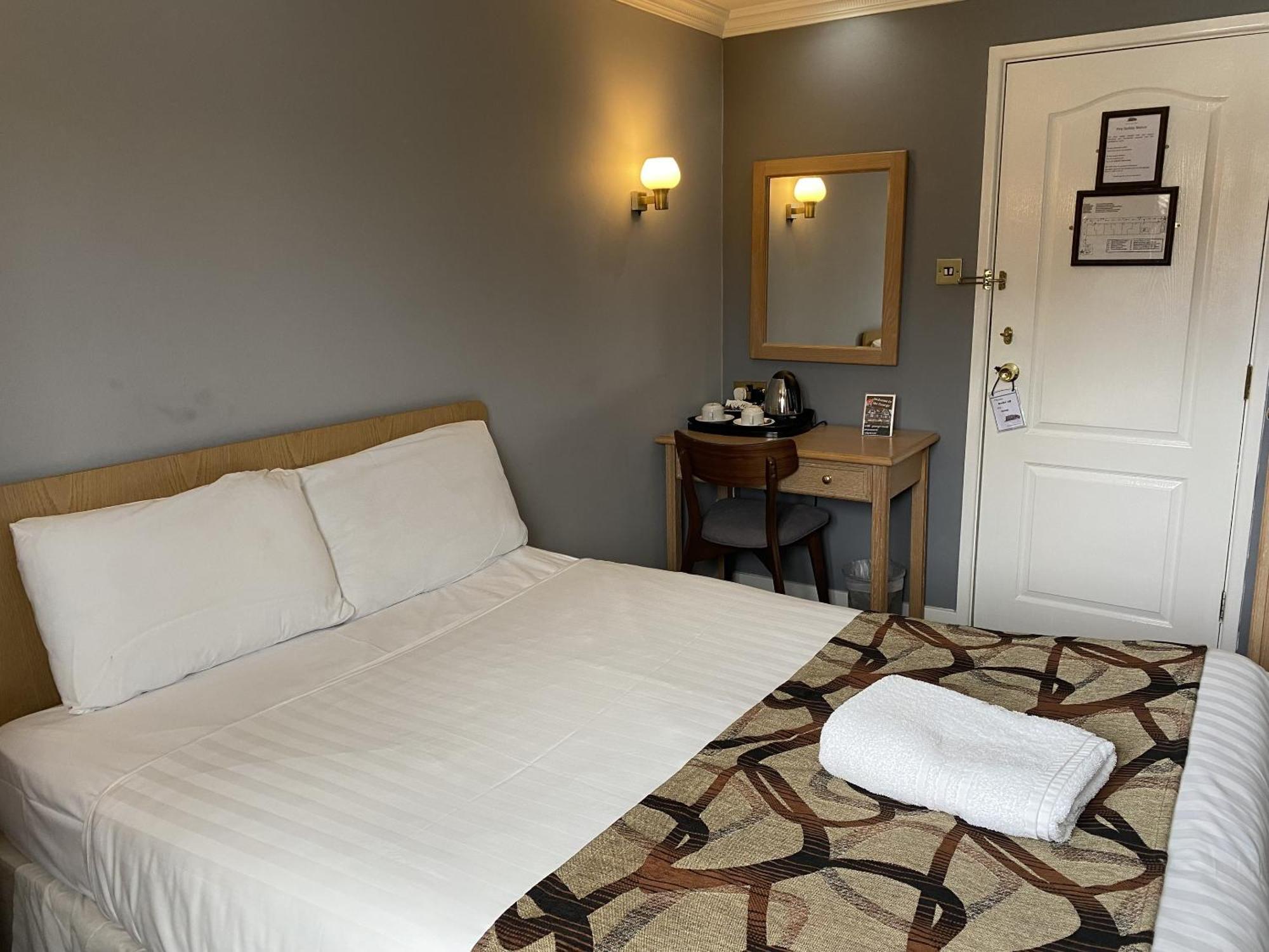 The George Hotel Pangbourne Extérieur photo