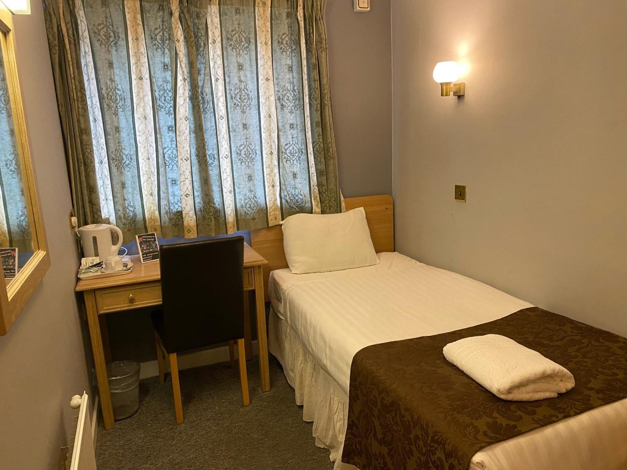 The George Hotel Pangbourne Extérieur photo