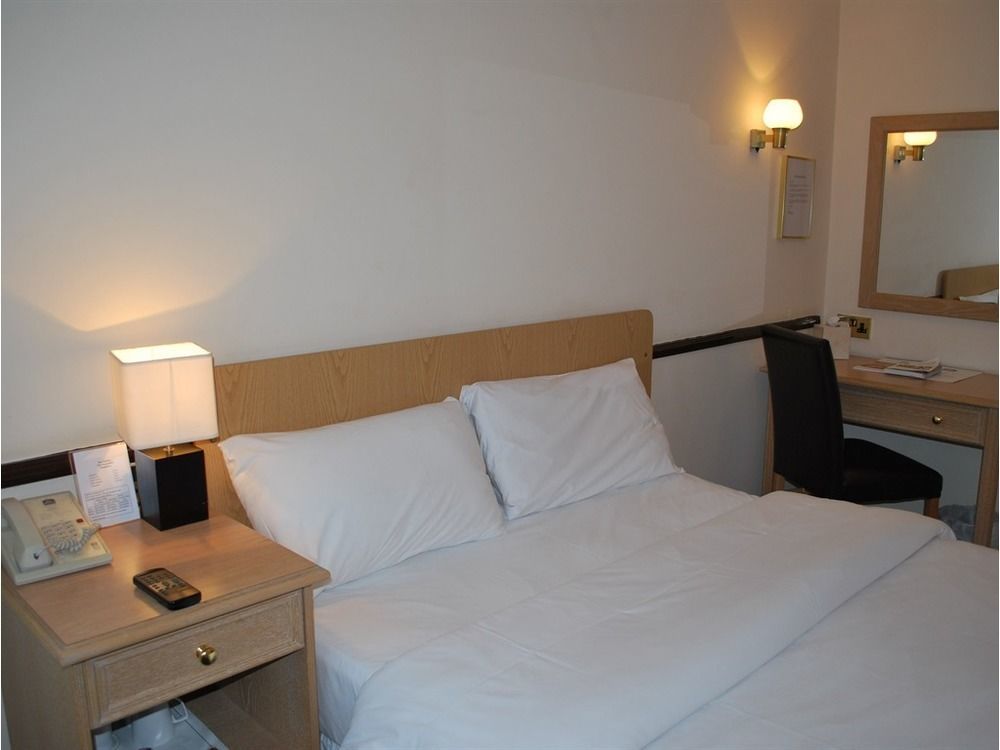 The George Hotel Pangbourne Extérieur photo